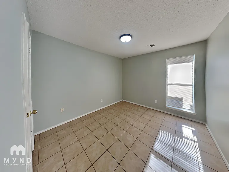 3535 Laurel Cv — Photo 12