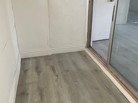 office-space/den for entertainment or productivity