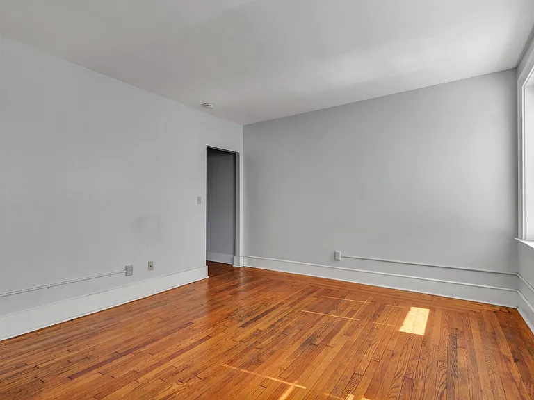 1375 Chapel St — Photo 4