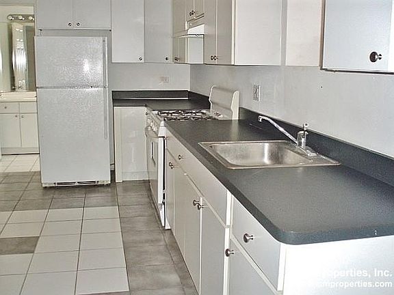 4th image of 1024 N Damen Ave #G3