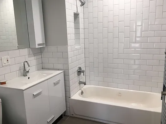 Rented by 18 REALTY | media 12