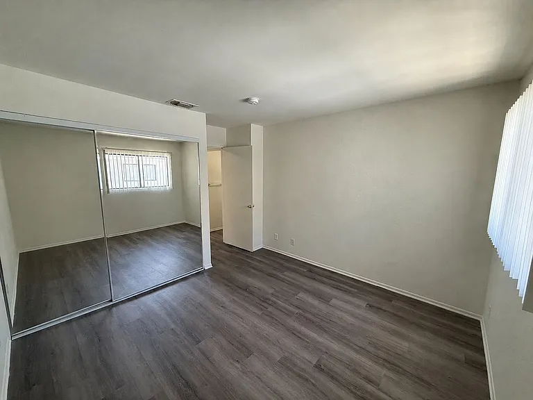 14543 Burbank Blvd — Photo 11