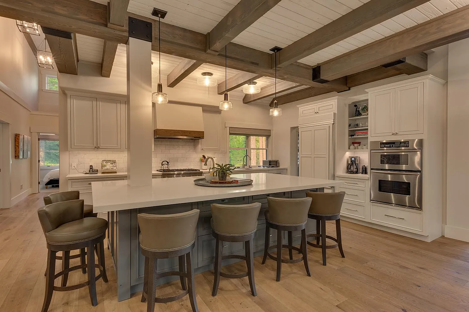 5 bed, 4.5 bath, 4041 sqft, $12,000 — Photo 3