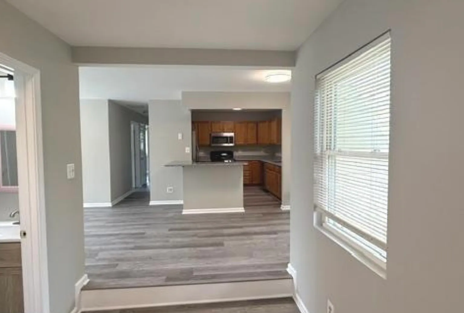 3 bed, 1124 sqft, $3,590 — Photo 2