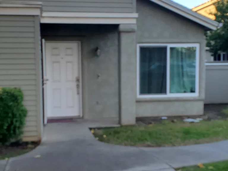 220 E Grant St — Photo 1