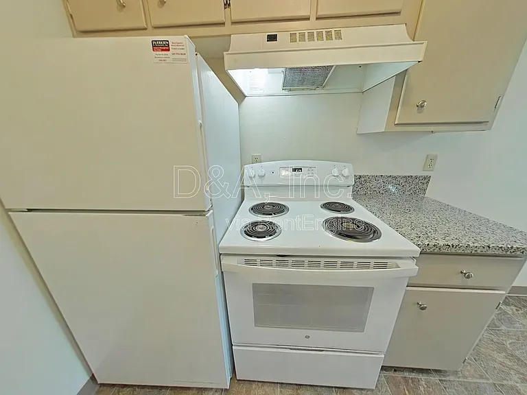 355 SE Lilly Ave #B — Photo 6