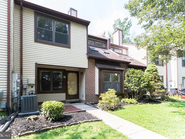 13 Heather Ct, Newtown, PA 18940