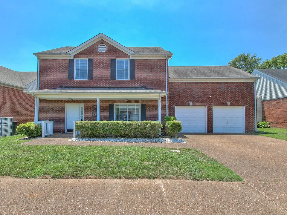 1027 Glastonbury Dr