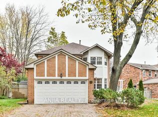 11 Berkeley Ct, Markham, ON L3R6M4