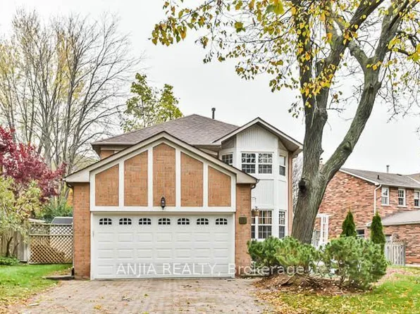 11 Berkeley Ct, Markham, ON L3R 6M4