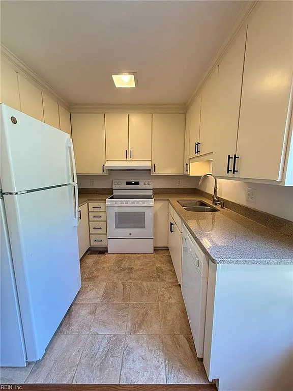 3202 Derby LN — Photo 3