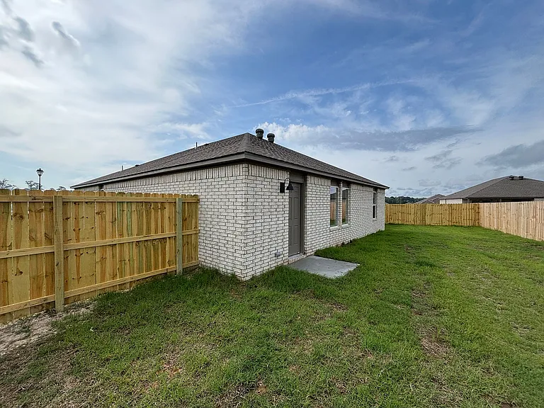 205 Preston Ln — Photo 12