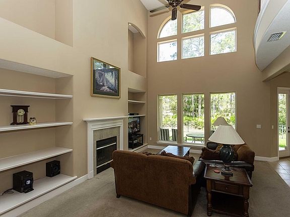 005_Family Room