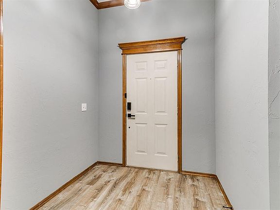 5th image of 341 E Plantation Ter