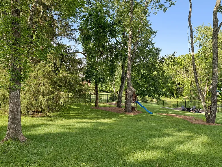 8231 Glover Dr — Photo 73