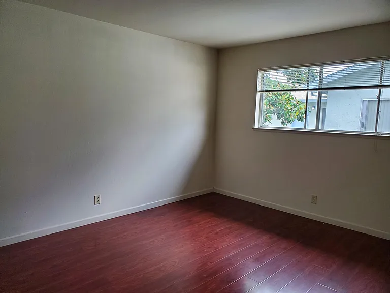 885 Burbank Dr #4 — Photo 10