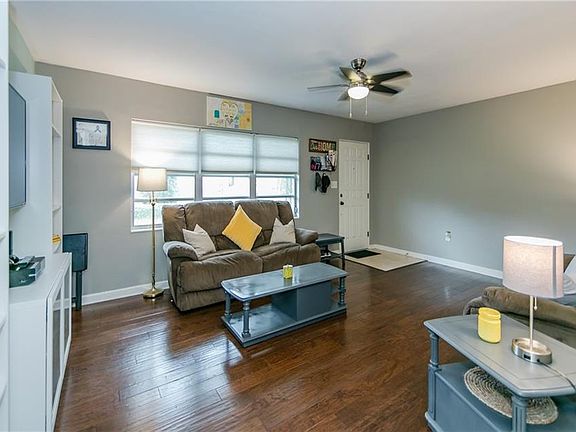 4th image of 527 Palm Ave