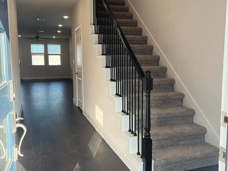 15501 Ellinger Dr — Photo 3
