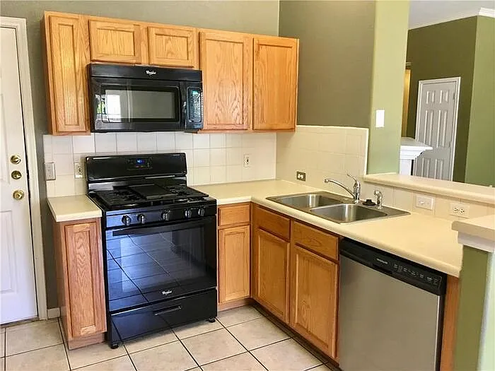 1010 Gulf Way — Photo 1
