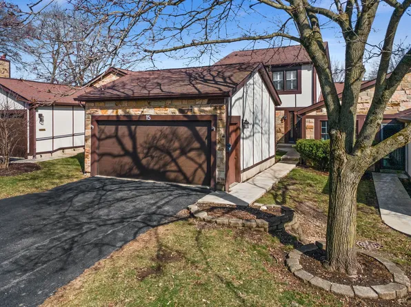 15 White Oak Cir, St Charles, IL 60174