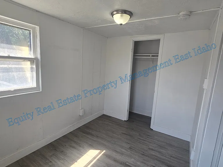 815 E Clark St #5 — Photo 4