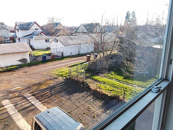 2nd image of 207 W Knox Ave #2