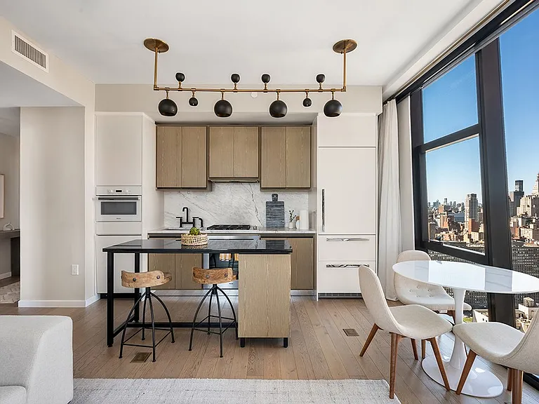 626 1st Ave #W42B — Photo 4