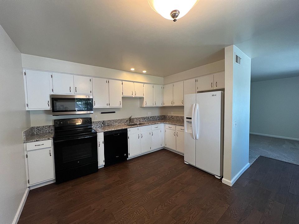 1st image of 670 Rebecca Way APT 3