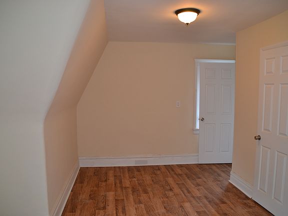 4th image of 805 Clifton Ave