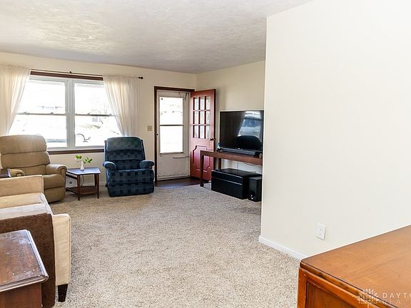 3rd image of 421 Southbrook Dr