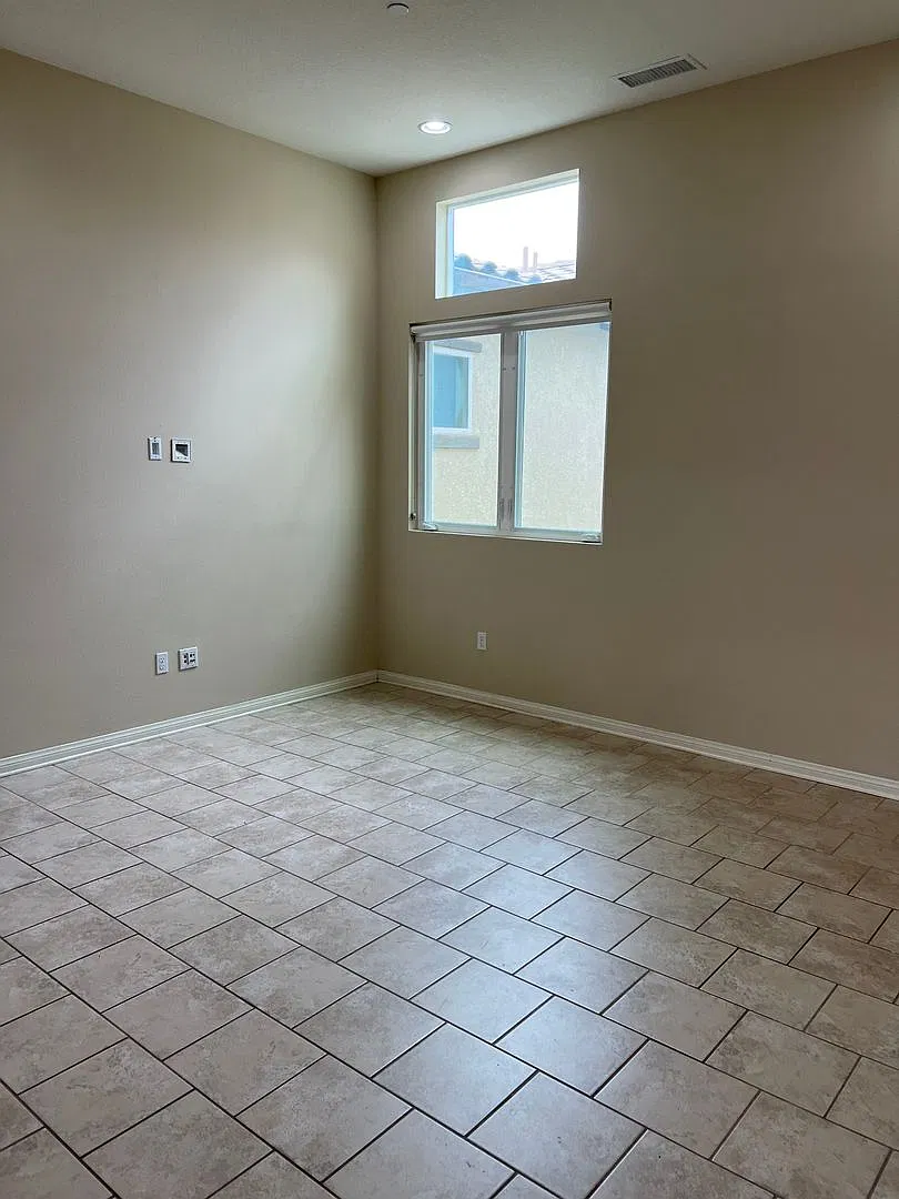 Northridge 2 Bedroom Home for Rent! — Photo 3