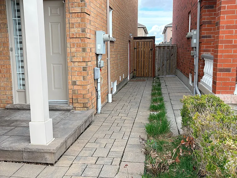 851 Clemens Cres #LOWER LEVEL — Photo 3