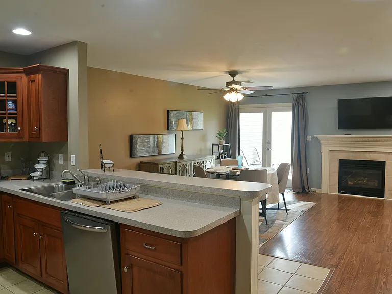 142 Lee Ann Ct — Photo 3