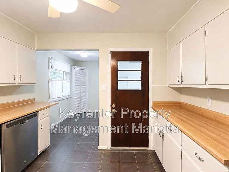 3720 Lake Dr SE — Photo 19