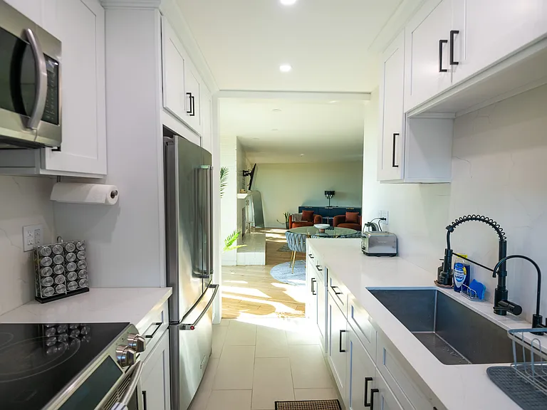 8401 Fountain Ave #4 — Photo 14