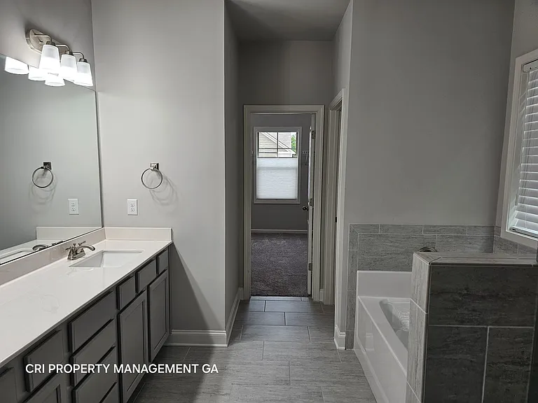 352 Newshaw Dr — Photo 32