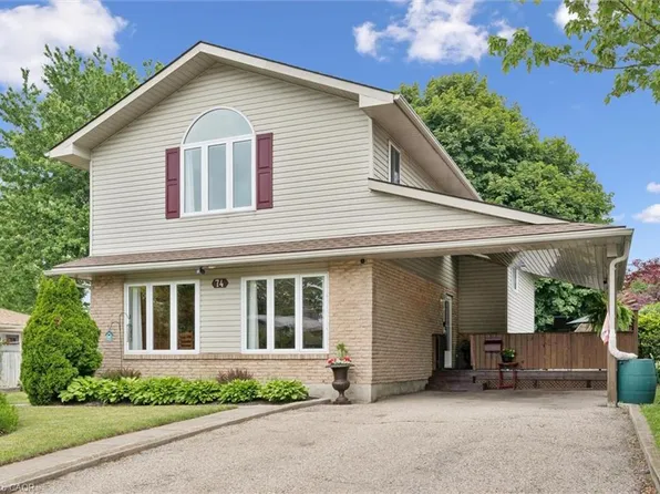 74 Calmcrest Dr, Kitchener, ON N2E 1V3