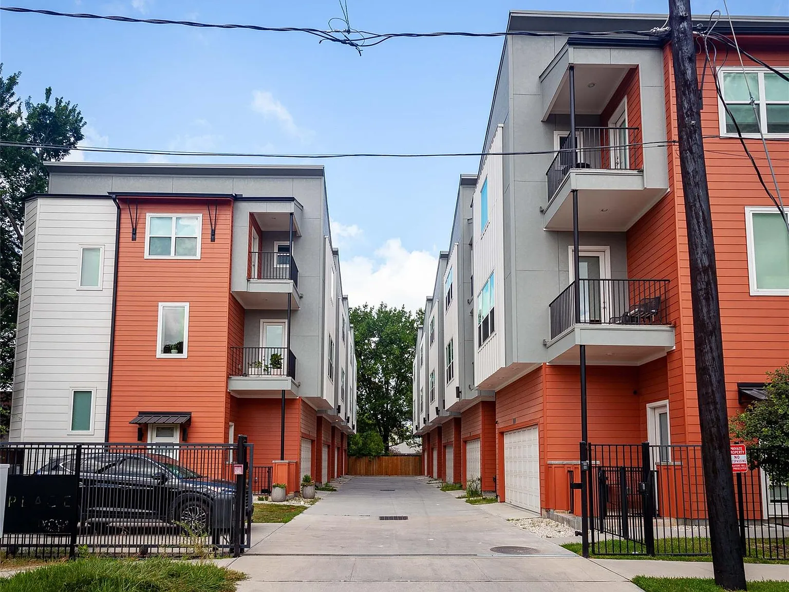 3 bed, 3.5 bath, 2121 sqft, $3,300 — Photo 3