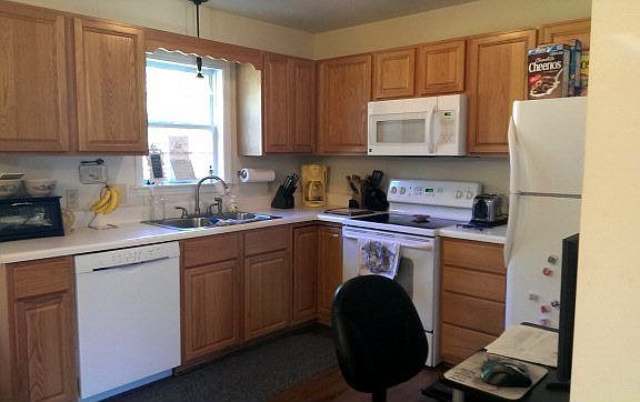3rd image of 255 Lori Dr