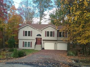 207 Snow Valley Cir, Drums, PA 18222