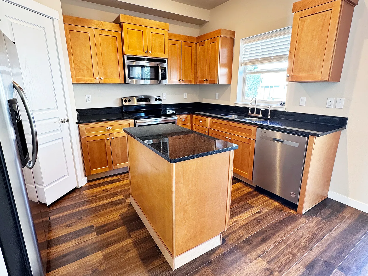 3 bed, 1340 sqft, $2,000 — Photo 4