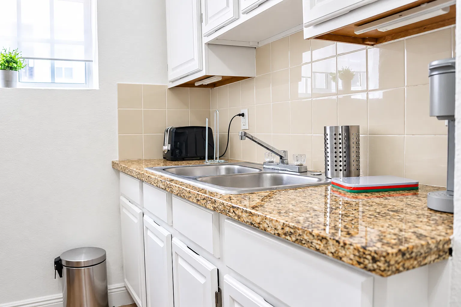 223 Phoenetia Ave — Photo 3