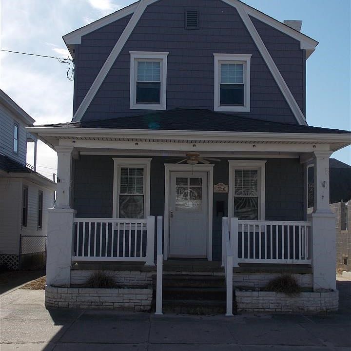 1st image of 704 1st St