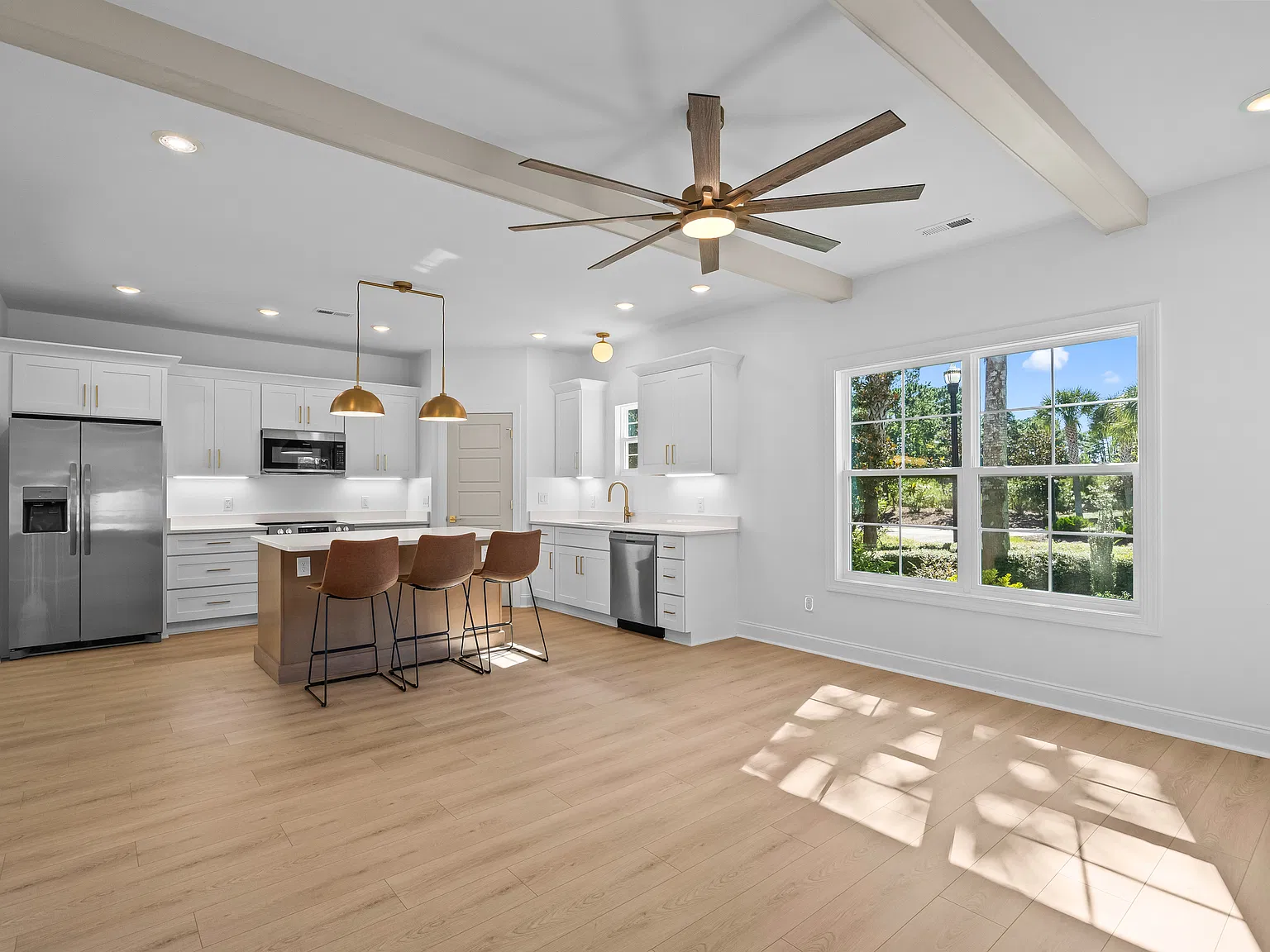 3 bed, 2.5 bath, 2218 sqft, $2,650 — Photo 2