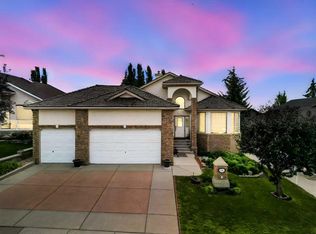 16 W Arbour Estates Vw NW, Calgary, AB T3G4E2