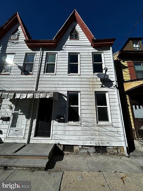 1st image of 1239 Willow St