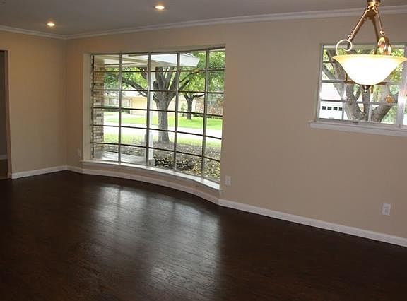 3rd image of 3716 Glenmont Dr
