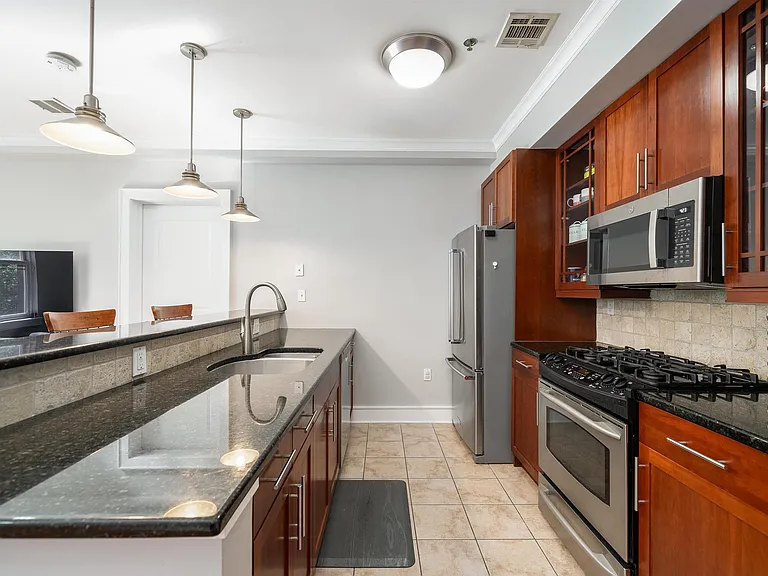 264 5th St #3D — Photo 2