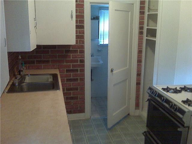 2nd image of 5 Hudson Ln