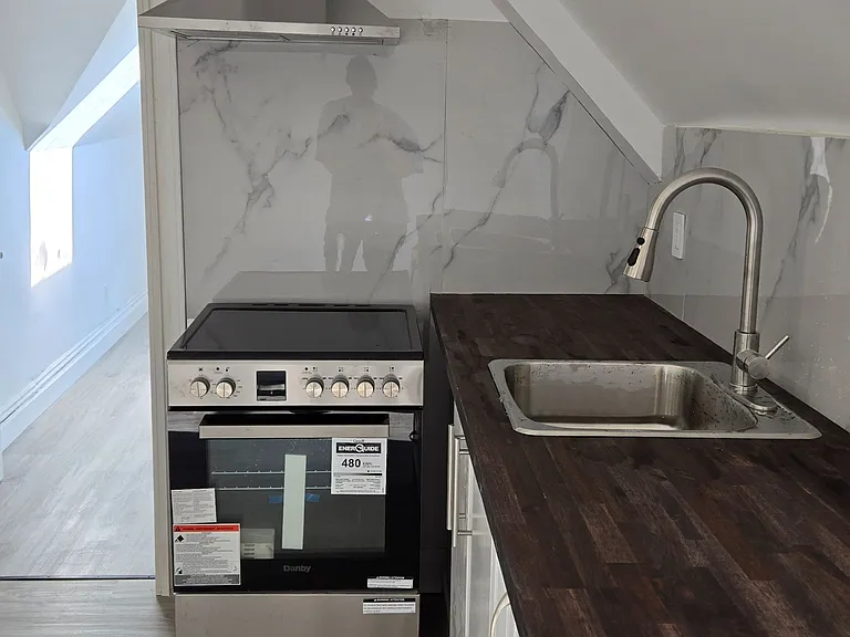 252 James St S #303 — Photo 6